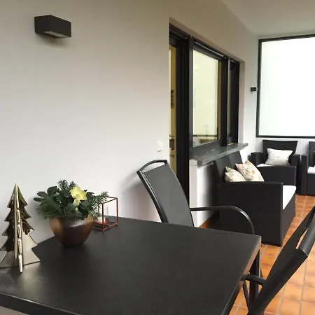 - Zentrumsnah, Eigener Parkplatz Und Grosser Balkon Ins Gruene Appartamento *