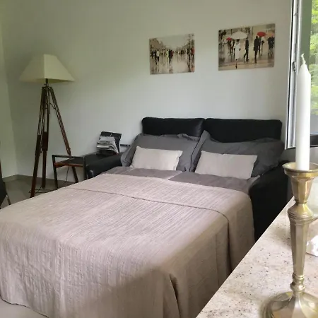 - Zentrumsnah, Eigener Parkplatz Und Grosser Balkon Ins Gruene Baden-Baden