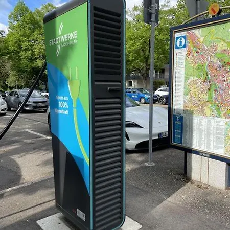 - Zentrumsnah, Eigener Parkplatz Und Grosser Balkon Ins Gruene Baden-Baden