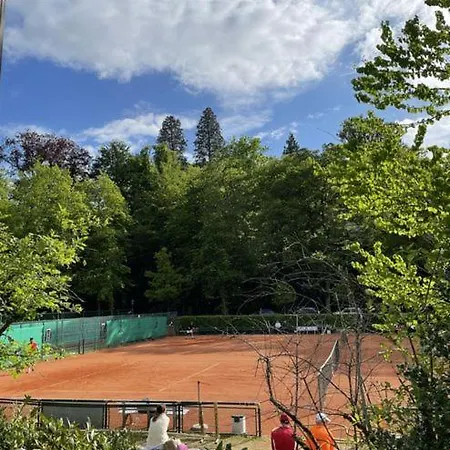 - Zentrumsnah, Eigener Parkplatz Und Grosser Balkon Ins Gruene