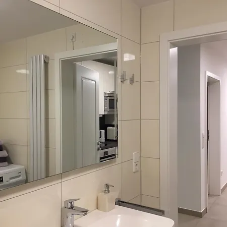 - Zentrumsnah, Eigener Parkplatz Und Grosser Balkon Ins Gruene Apartment *