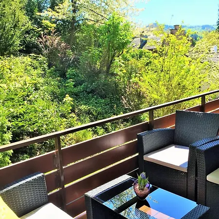 - Zentrumsnah, Eigener Parkplatz Und Grosser Balkon Ins Gruene *