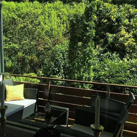 - Zentrumsnah, Eigener Parkplatz Und Grosser Balkon Ins Gruene Baden-Baden
