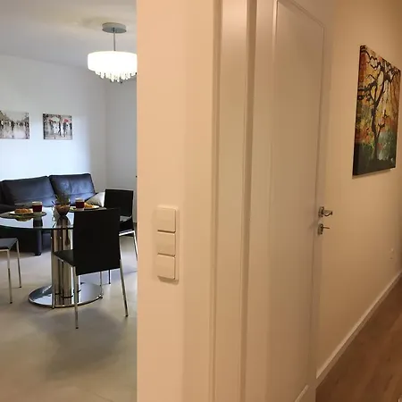 Apartment - Zentrumsnah, Eigener Parkplatz Und Grosser Balkon Ins Gruene